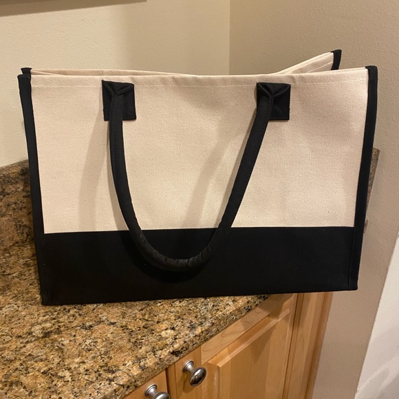 Canvass beach tote NWOT - 2 available. - Picture 4 of 6